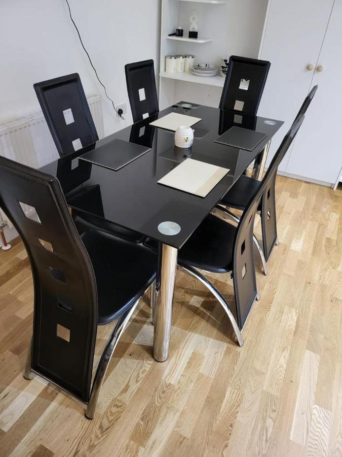 Fancy Basement Flat A Apartment Londra Exterior foto