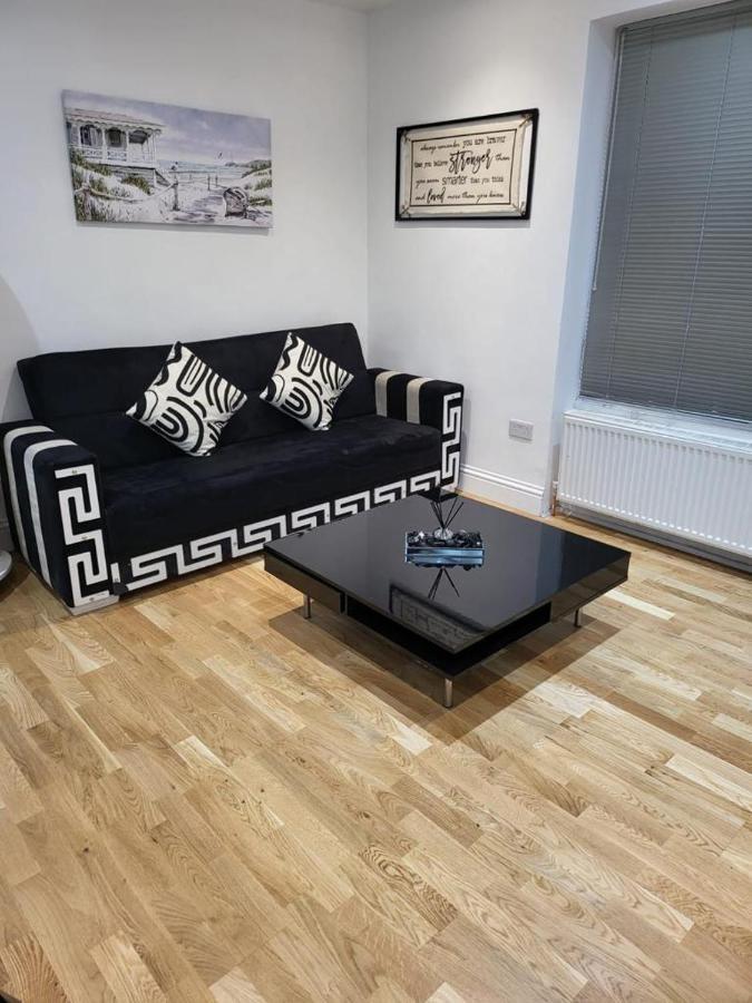 Fancy Basement Flat A Apartment Londra Exterior foto