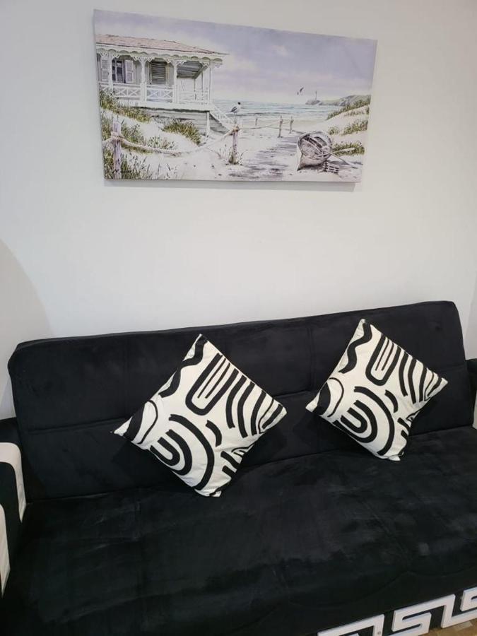 Fancy Basement Flat A Apartment Londra Exterior foto
