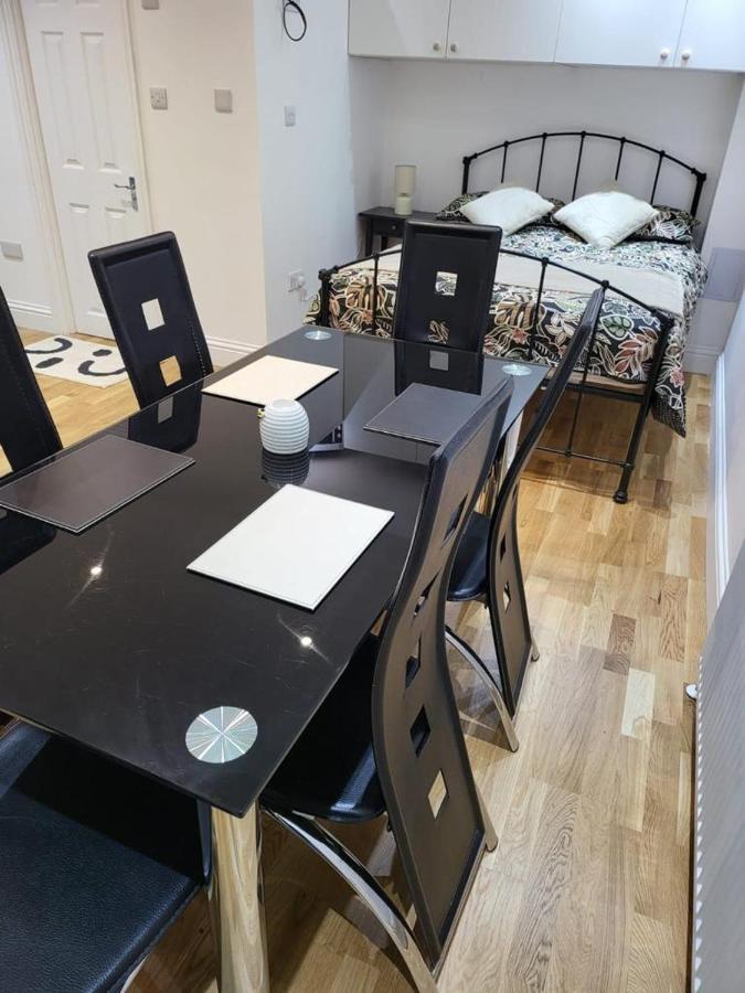 Fancy Basement Flat A Apartment Londra Exterior foto