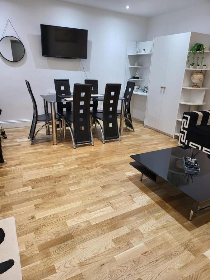 Fancy Basement Flat A Apartment Londra Exterior foto
