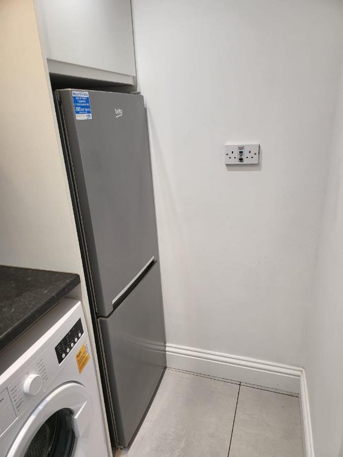 Fancy Basement Flat A Apartment Londra Exterior foto