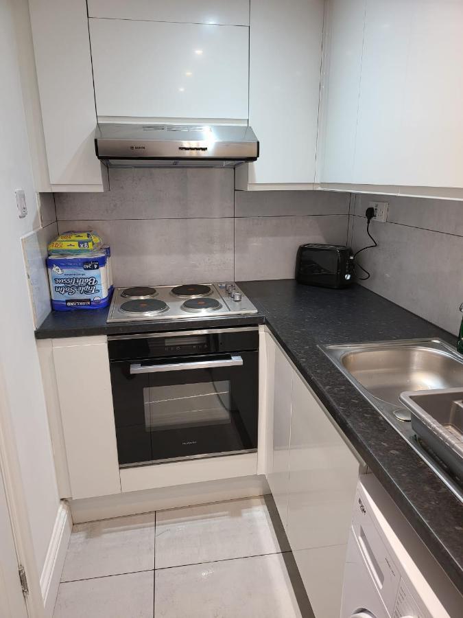 Fancy Basement Flat A Apartment Londra Exterior foto